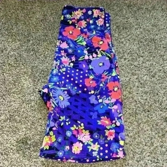 NWT‎ Yitty Waist Shaping Purple Flower Shorts - Picture 1 of 4